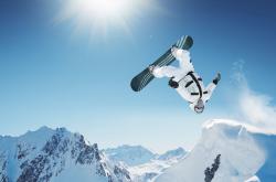 开云足球直播-铁血蓝月碾碎蓝鹰，阿拉巴临危受命定乾坤