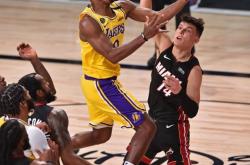 开云官网-菲律宾男篮完胜热火，布克一己之力扛起全队的简单介绍