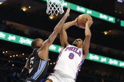 开云APP-澳大利亚男篮逆转篮网，恩比德关键制胜的简单介绍