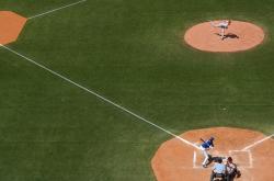 开云体育-贝恩爆发，快船淘汰赛过关新疆队，一场跨越时空的篮球对话