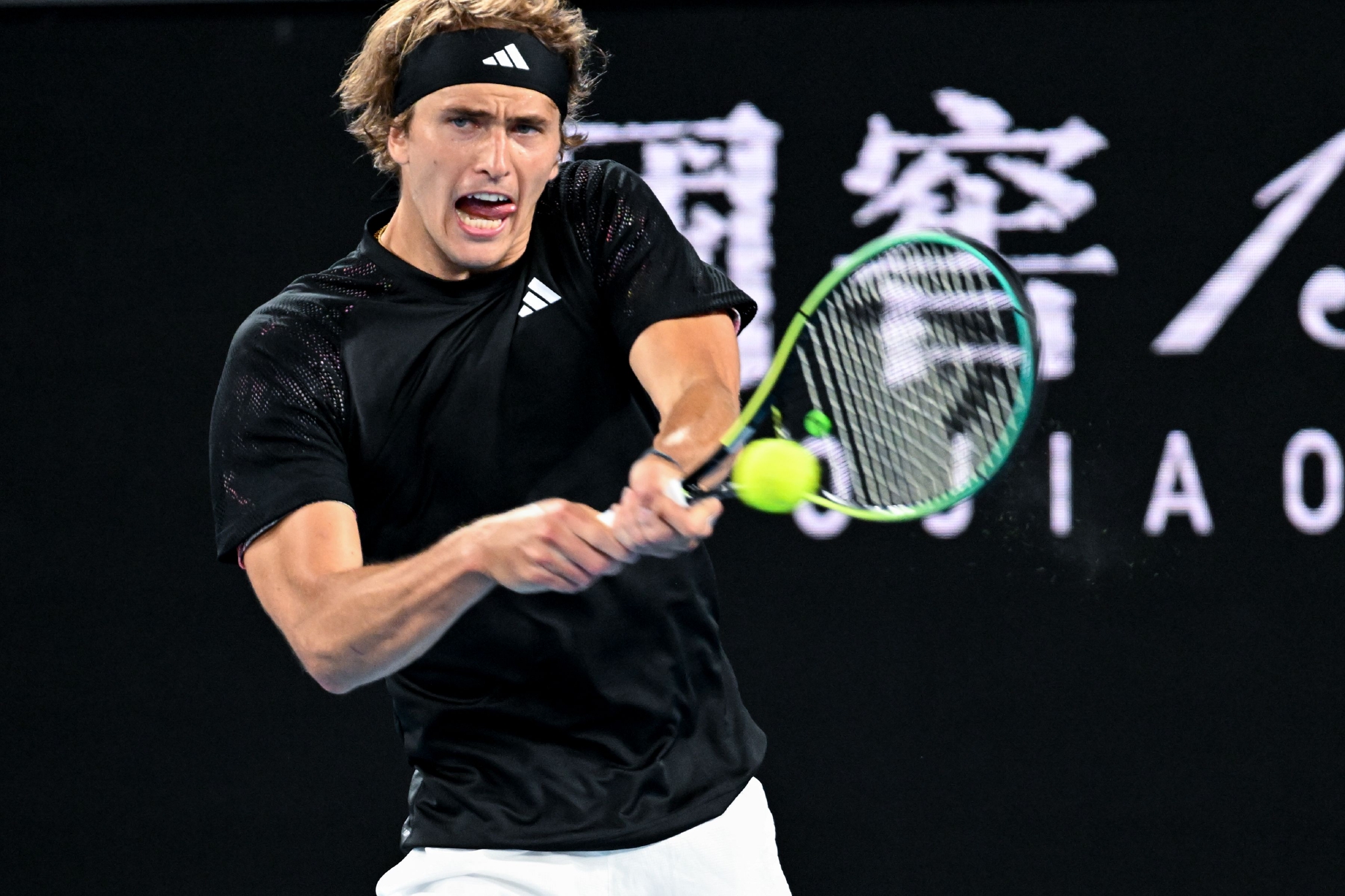 英国网球队翻盘德国网球队，兹维列夫打破历史纪录的简单介绍