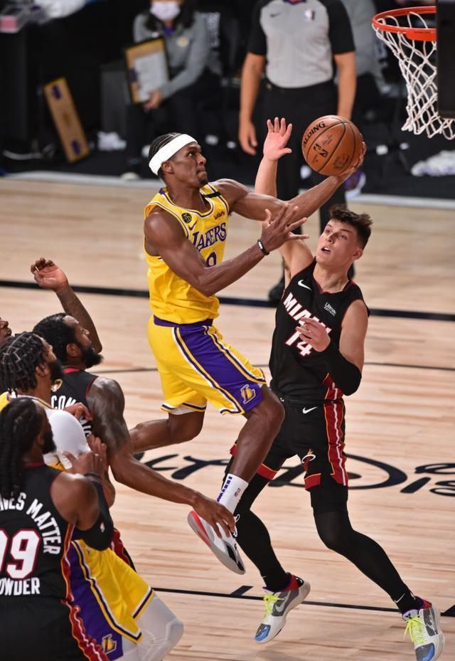 菲律宾男篮完胜热火，布克一己之力扛起全队的简单介绍