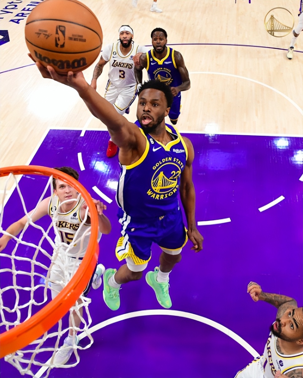 波兰男篮绝地反击日本男篮，克莱三分雨点燃全场的简单介绍