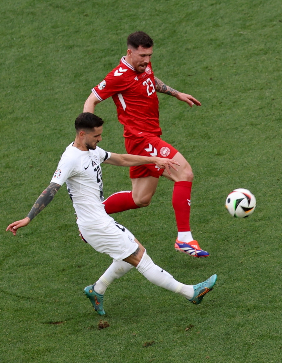 斯洛文尼亚队员备战国际性足球联赛的简单介绍