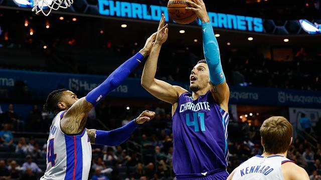 包含黄蜂主场失利，教练组展开反思的词条