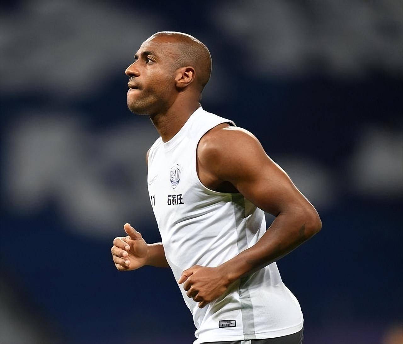 里昂球员突然宣布退役，结束职业生涯