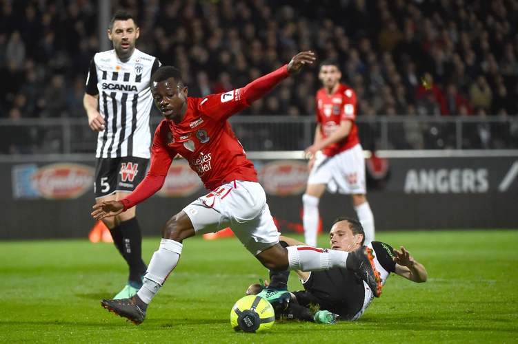 包含卡昂主场负雷恩，法甲保级形势雪上加霜的词条