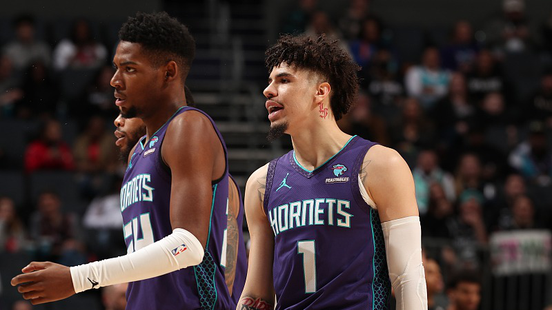 包含马刺豪取连胜：对决黄蜂必胜之战的词条