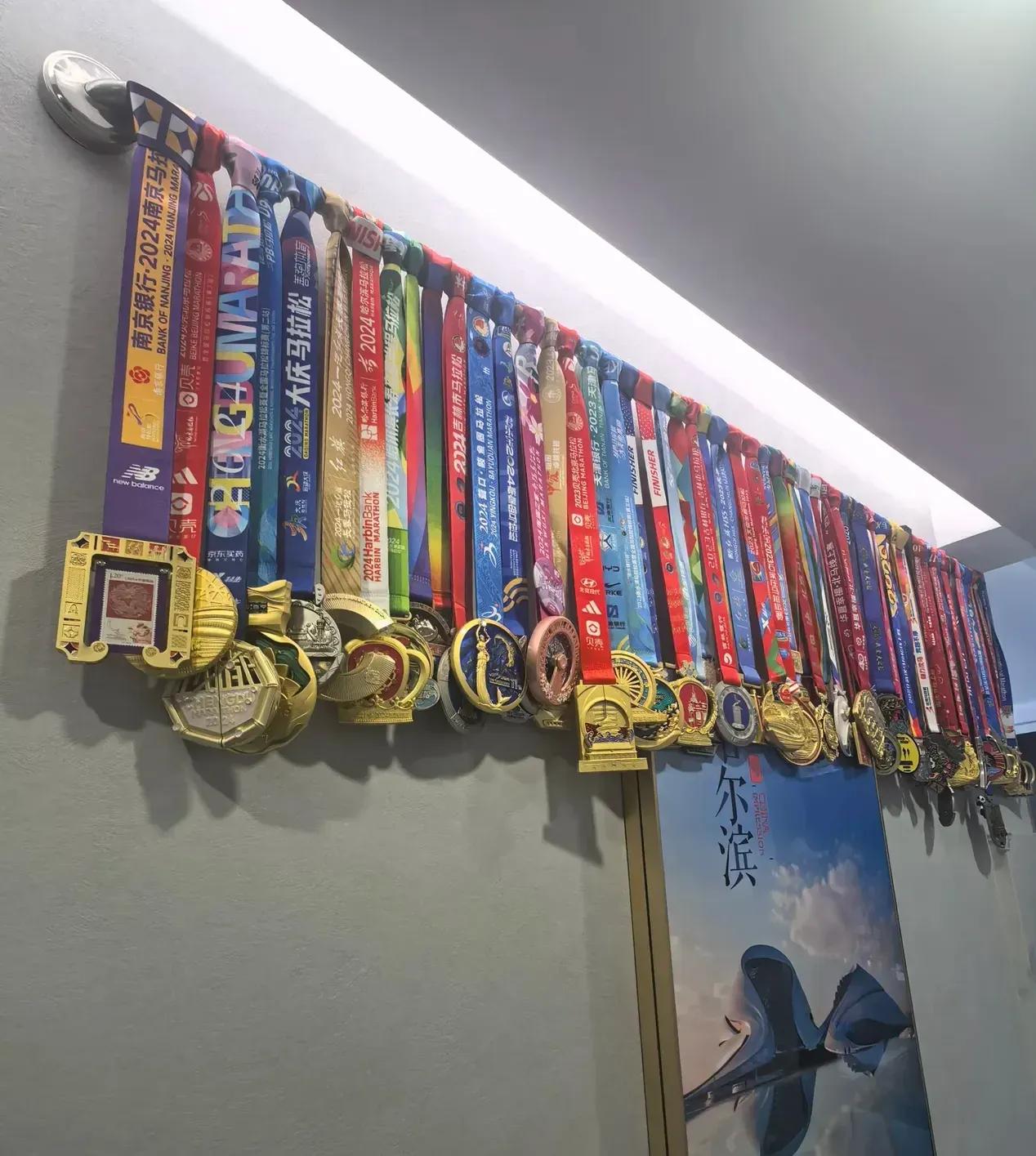 关于马拉松比赛：肯尼亚选手包揽金银牌的信息