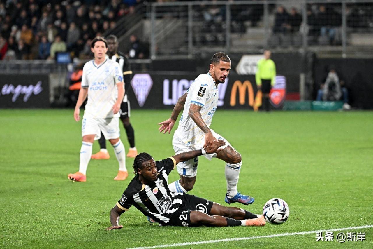 包含客场作战巴黎圣日耳曼力求三分的词条