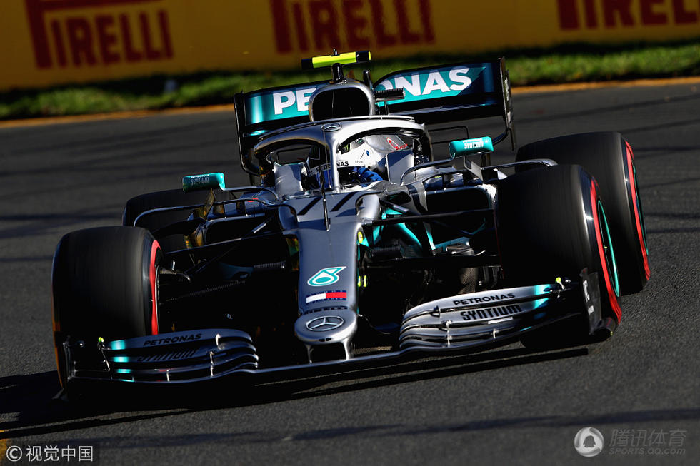 包含梅赛德斯鏖战红牛二队，汉密尔顿统治全场的词条