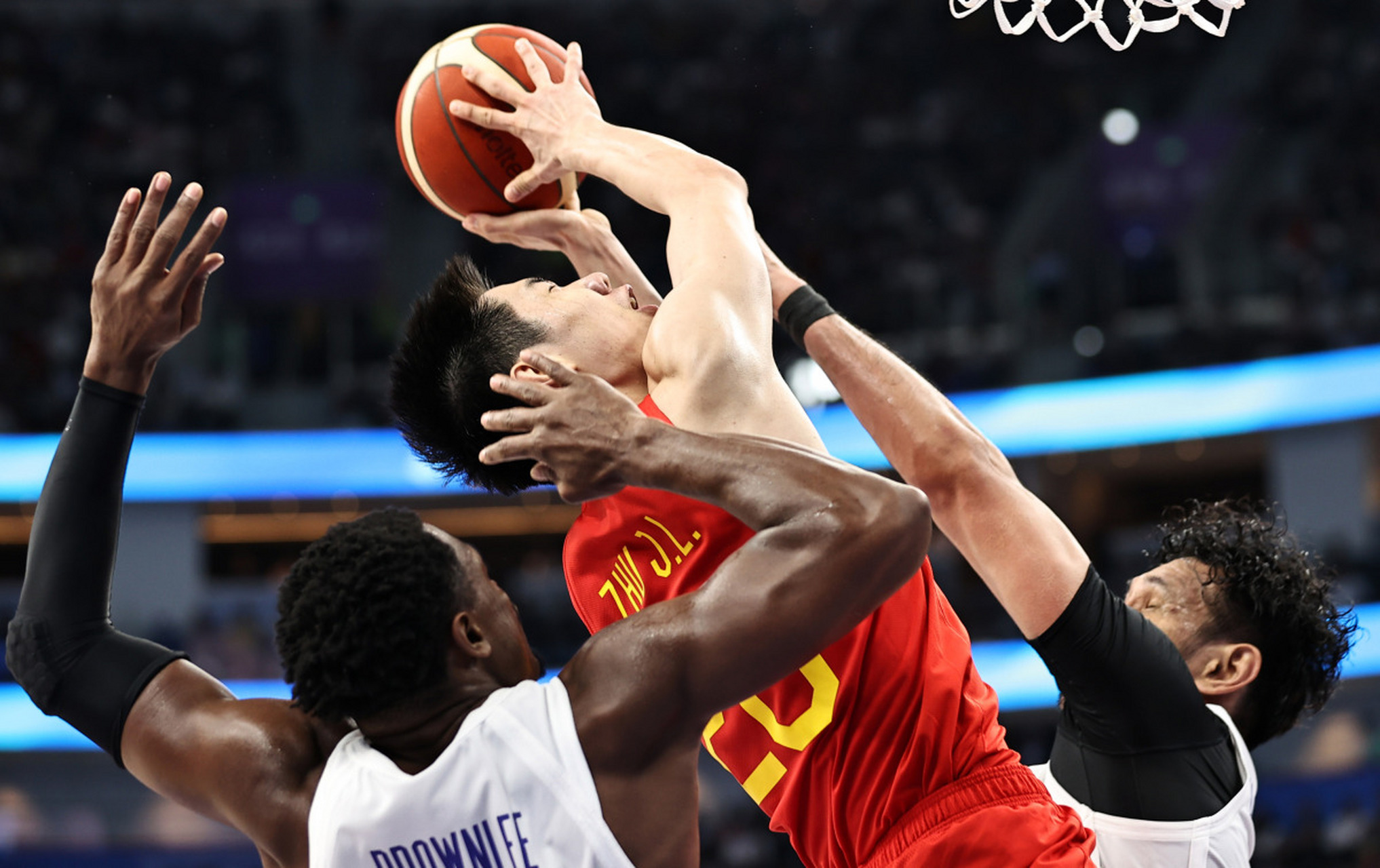 瑞士逆转荷兰，阿尔瓦雷斯三分雨点燃全场的简单介绍