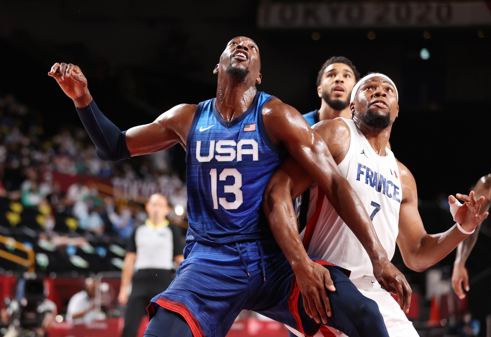 包含法国羽毛球队爆冷日本羽毛球队，马琳三分雨点燃全场的词条