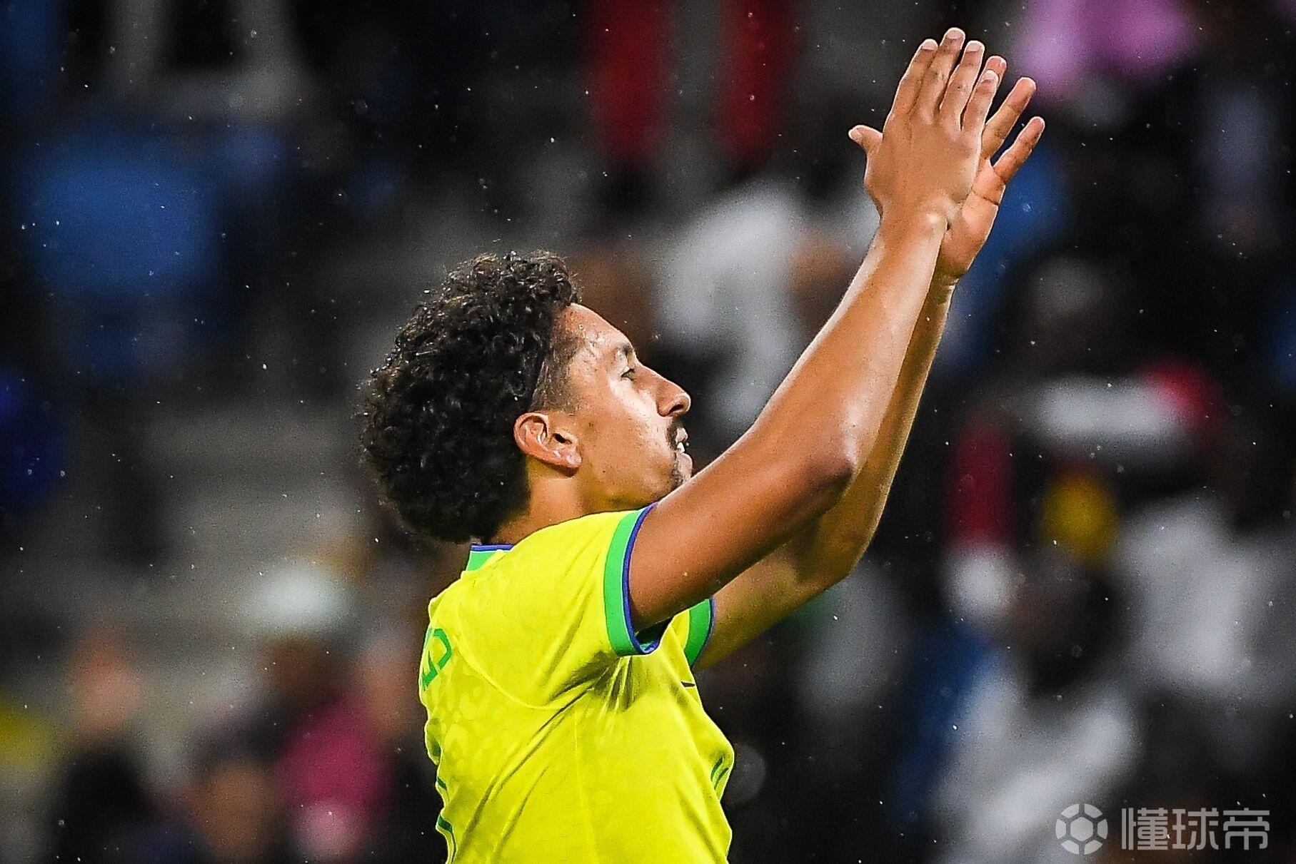 荷兰横扫墨西哥，马尔基尼奥斯惊艳世界的简单介绍