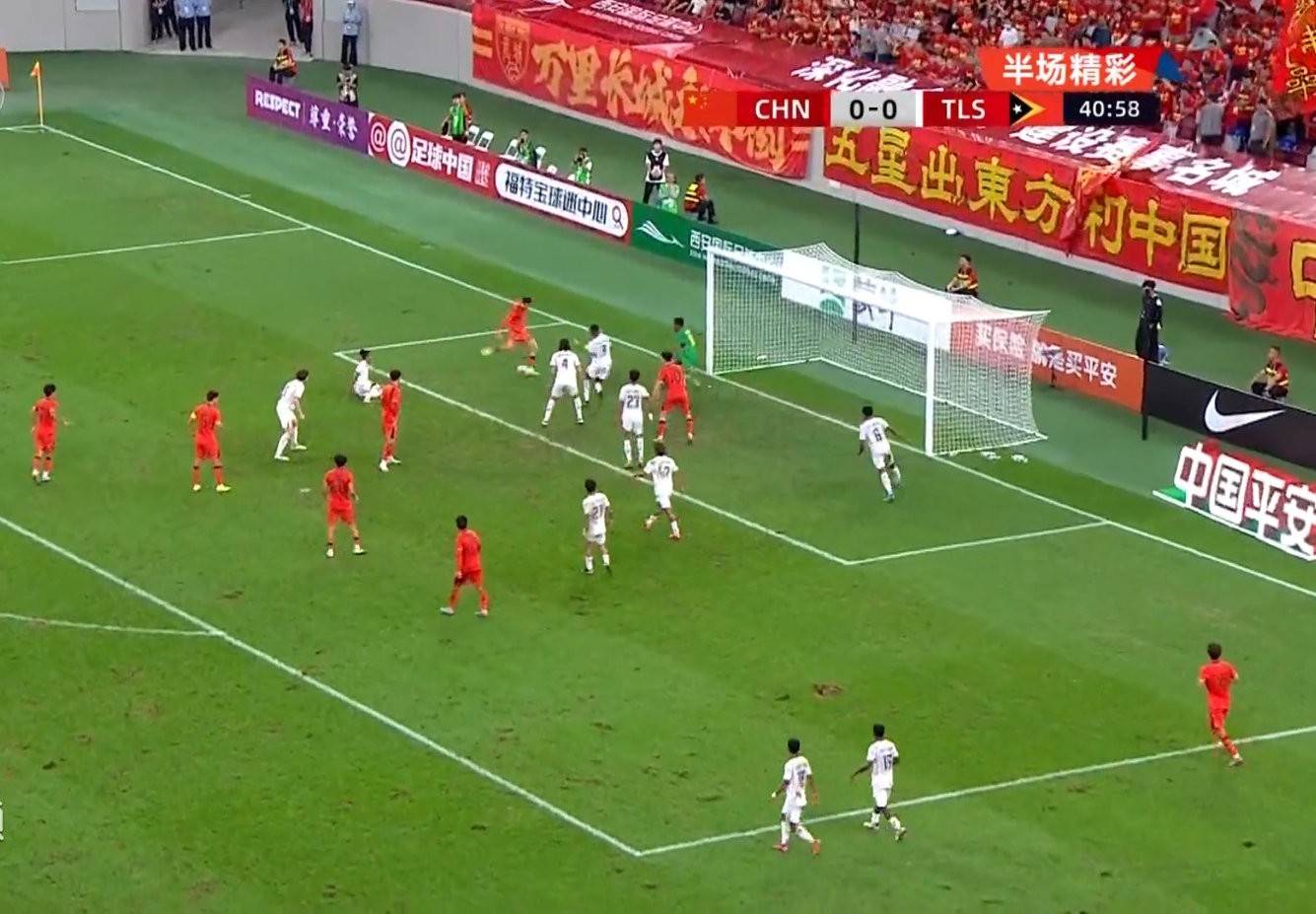 包含卫冕冠军遭遇意外失利，球迷围观转播现场的词条