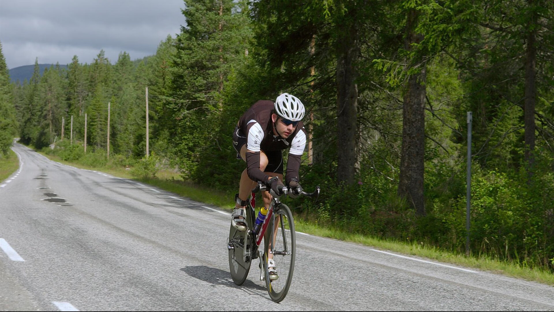 范弗利特爆发助爵士争冠战突围，湖人防线溃败显隐忧